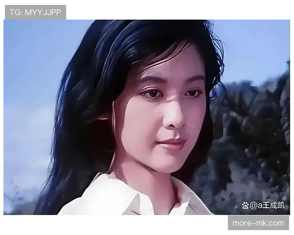 朱琳出门逛街像明星，秒变路人还带点神秘贵气，路人妈都看傻了